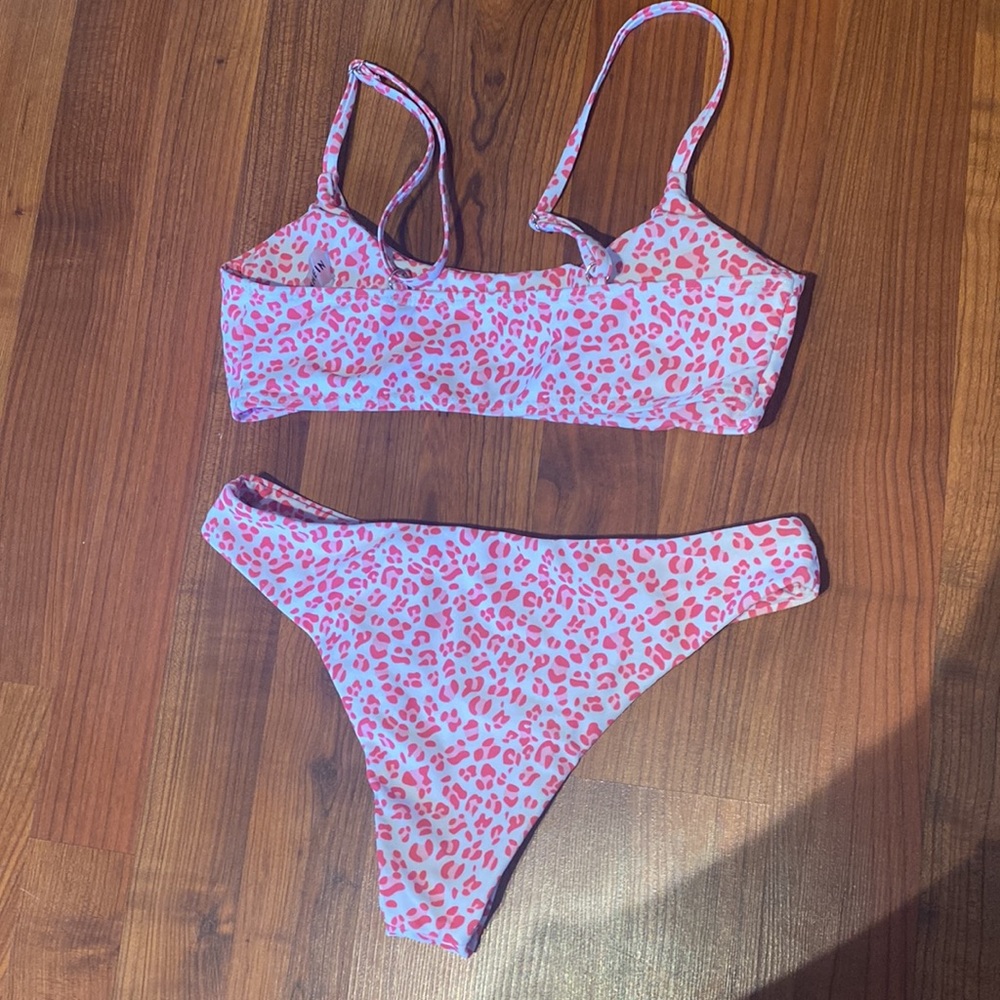 Bikini - Picture 2 of 4